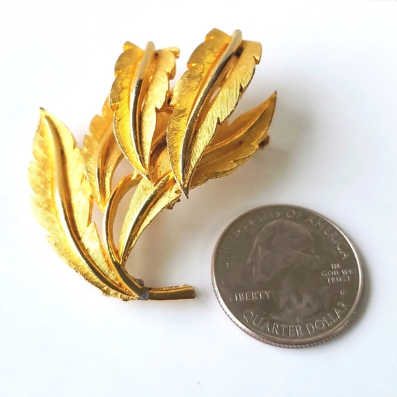Vintage J.J Jonette Stylized Leaves Goldtone Signed Brooch Pin - Picture 3 of 6